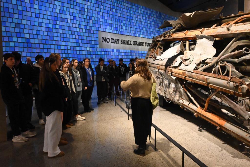 students looking art museum artifacts